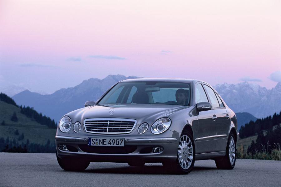  Mercedes-Benz E-Class 2002 года  (фото 39 из 448)